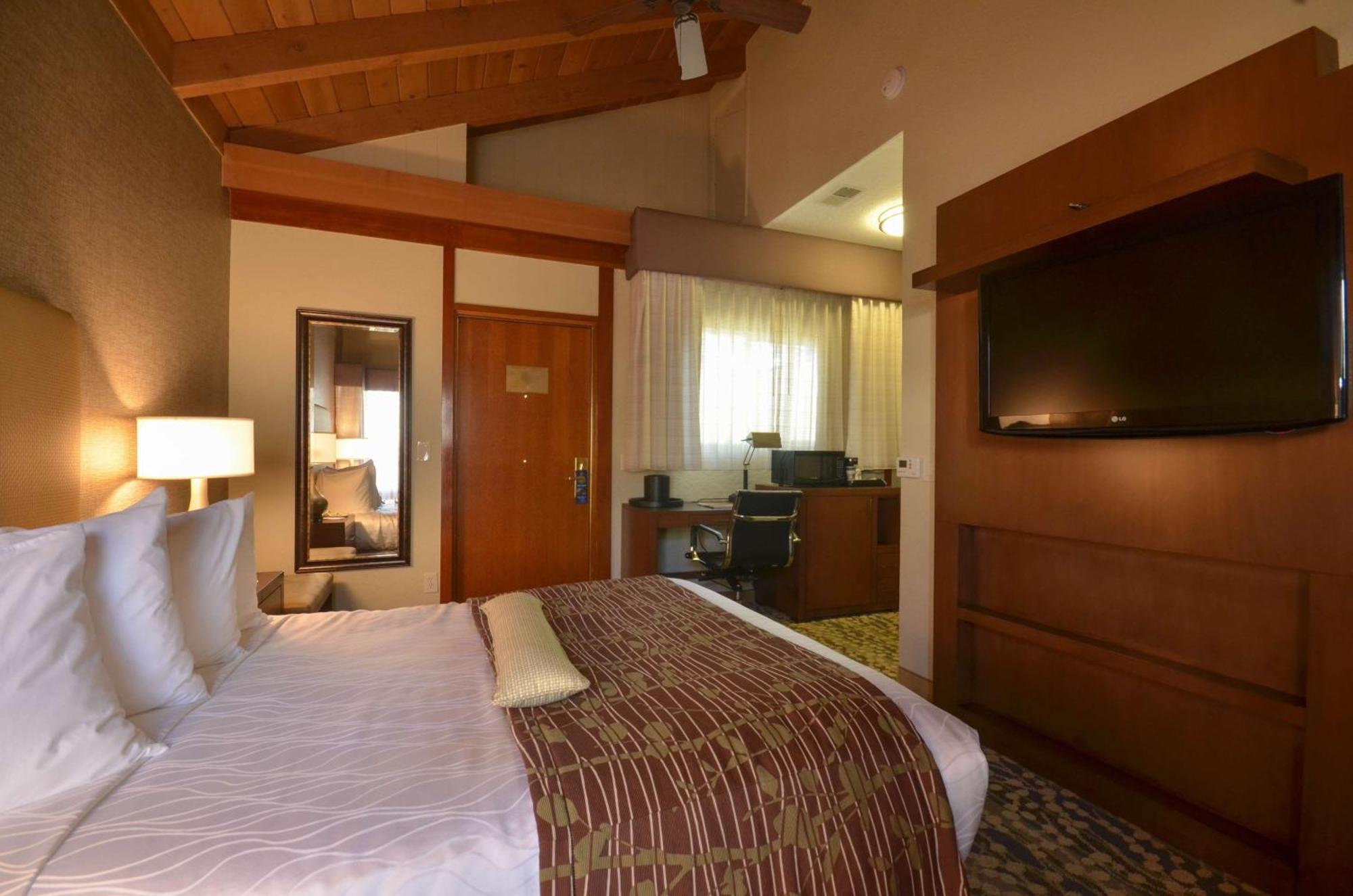 Best Western The Inn & Suites Pacific Grove Exterior foto